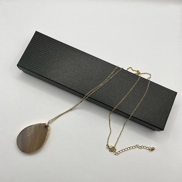 Jewelry - Gold Teardrop Pendant Necklace